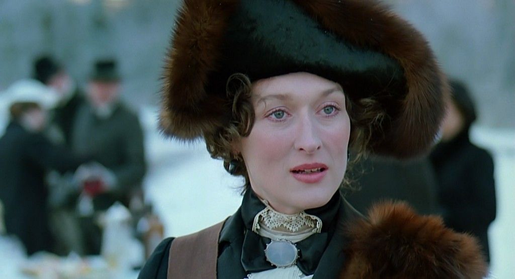 Meryl Streep caracterizada como la baronesa  Karen von Blixen-Finecke en la película 'Memorias de África'.