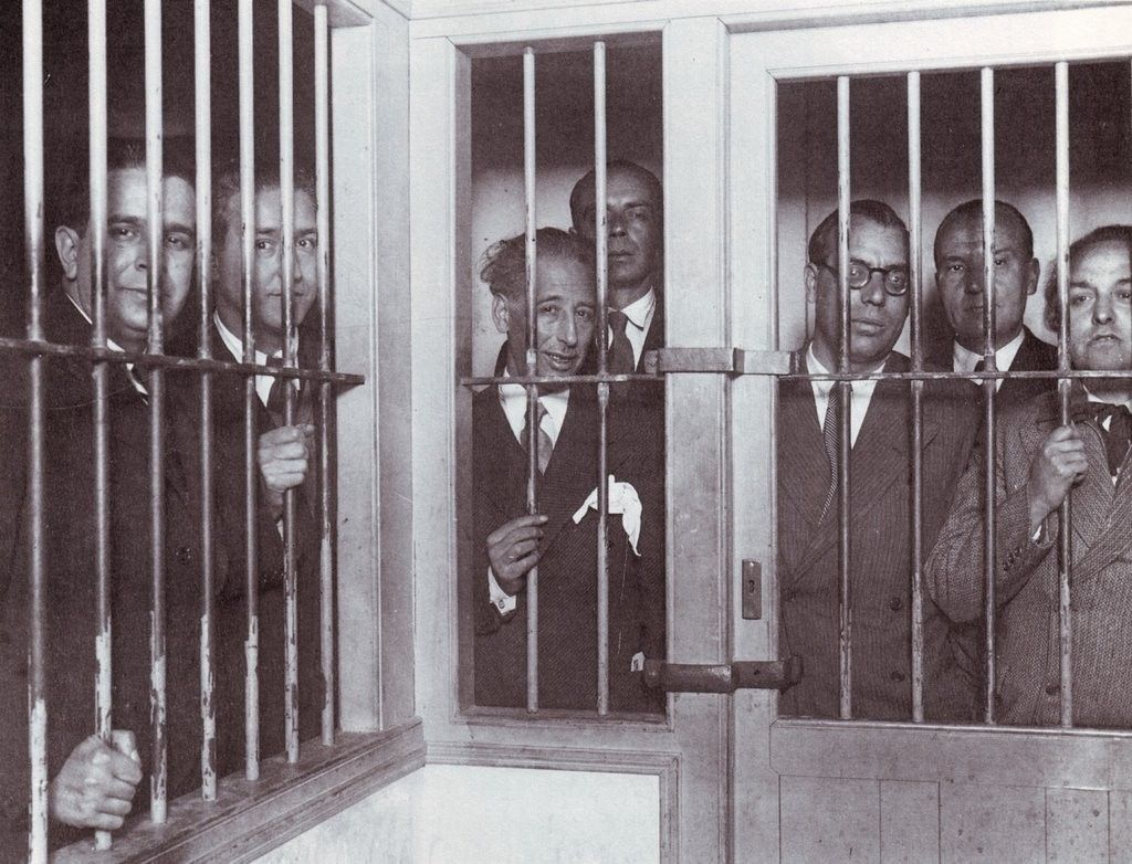 Lluis Companys (centro),  en el Penal del Puerto.