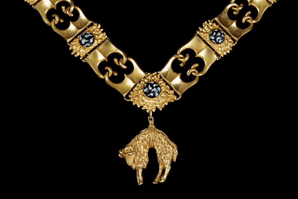 El toisón de oro de la Casa Real Española.
