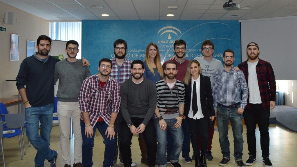 Parte del joven equipo de Atrapaguías.