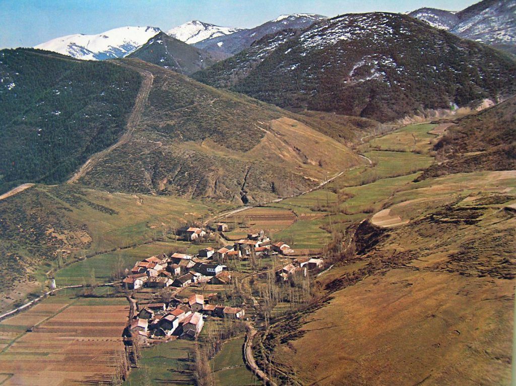 Salio (León), antes de ser sepultado por las aguas.
