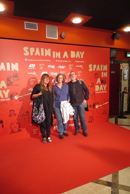 Jesús Heredia con Isabel Coixet (izquierda) y una amiga en el preestreno de 'Spain in a day'.