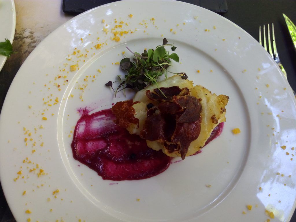 Bacalao a la brasa con crema de de Vía Granados.