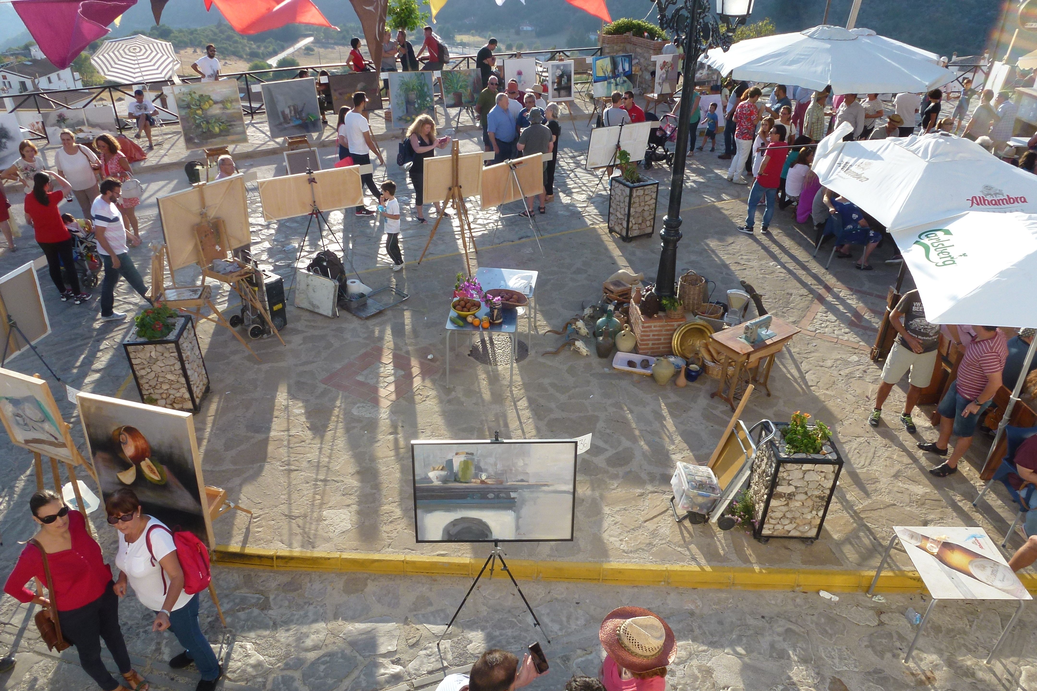 Gran ambiente en la Plaza de San Antón durante el concurso.