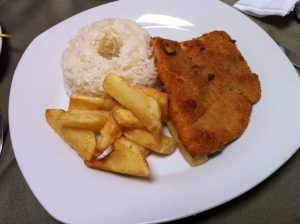 Milanesa de pescado.